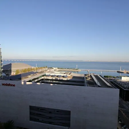 Gare Oriente Modern T2 Apt With 180 River View