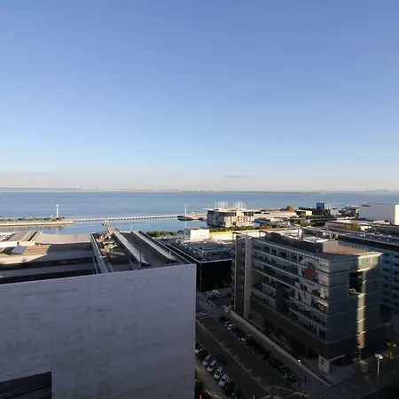 Gare Oriente Modern T2 Apt With 180 River View